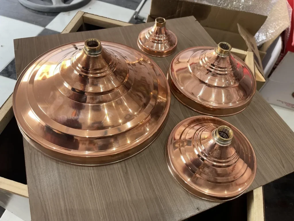 Cleaning red copper toothbrush holder with vinegar